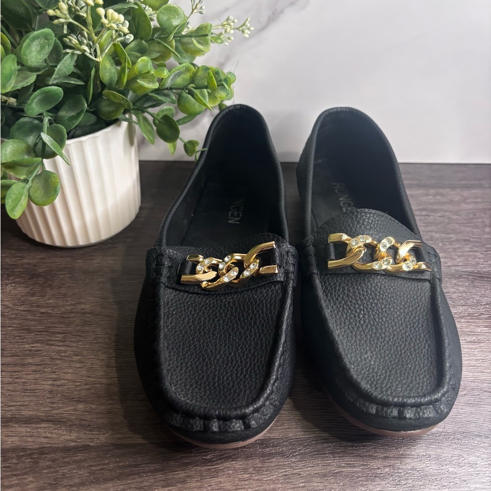 Chic Black Loafers with Gold Chain Detail - Picture 3 of 8